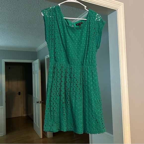 As U Wish Women’s Boutique Emerald Green Crochet Fit and Flare Dress Size Large - Picture 1 of 2